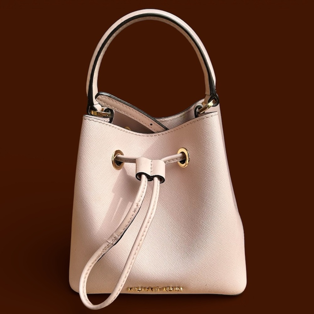 Michael Kors Cream Suri Saffaino Crossbody Bag EUC - Picture 1 of 13